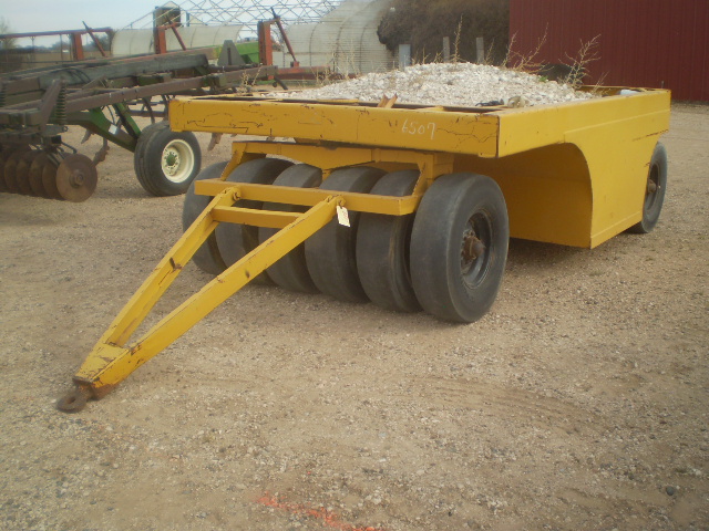 Rubber tire packer